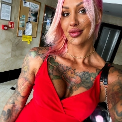 Dylan.Ryder transz szexpartner 30 éves