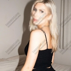 SarahMonroe transz szexpartner 28 éves